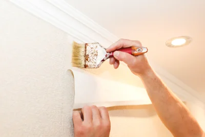 Pose de papier peint à la Cadière-et-Cambo — revêtements muraux et toiles de verre